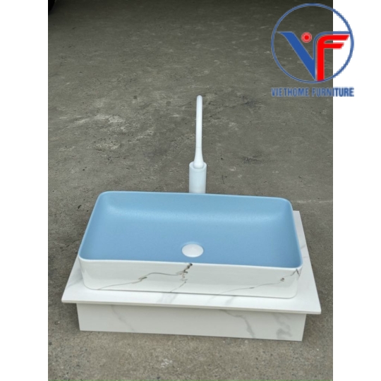 Lavabo đặt bàn màu trắng vân đá lòng chậu màu xanh hình chữ nhật size 60cm