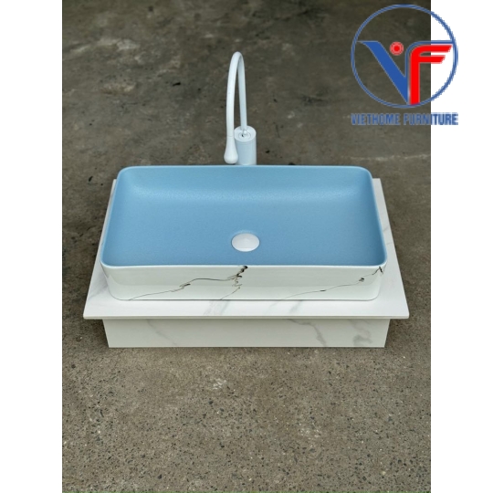 Lavabo đặt bàn màu trắng vân đá lòng chậu màu xanh hình chữ nhật size 60cm