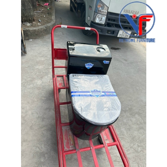 Bồn cầu lùn 1 khối đen bóng nút lệch