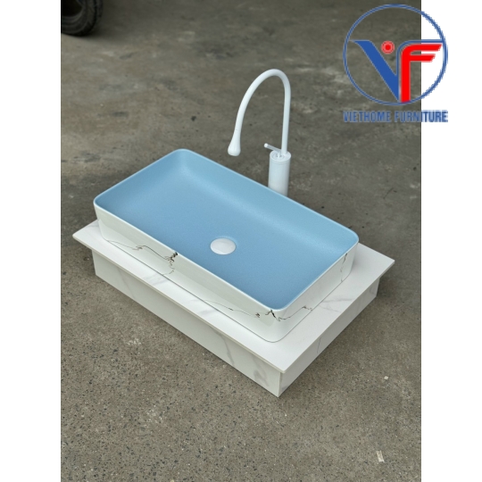 Lavabo đặt bàn màu trắng vân đá lòng chậu màu xanh hình chữ nhật size 60cm